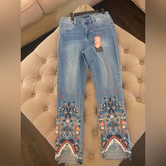 Laurie Felt Denim - Laurie Felt Light Blue Embroidered Cropped Jeans